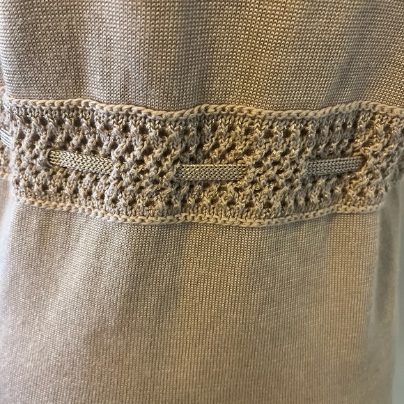 Sleeveless v neck sweater - Picture 7 of 13
